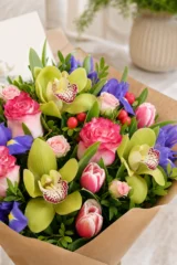 Buchet cu lalele, orhidee, trandafiri si irisi – imaginea 3