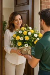 Aranjament Floral Premium cu Lisianthus și Trandafiri Albe și Galbene – imaginea 2