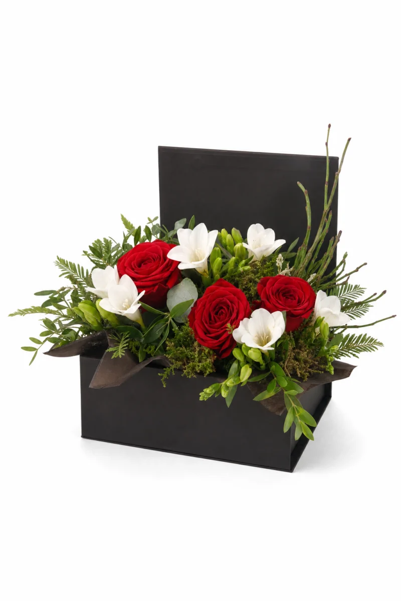 Buchet Premium cu Frezii și Trandafiri Albe și Roșii