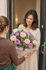 Buchet Premium cu Gypsophila și Trandafiri Mov și Roz – imaginea 2
