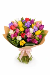 Buchet lalele si frezii – imaginea 1