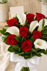 Buchet trandafiri rosii si cale albe – imaginea 3