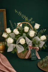 Aranjament Floral Premium cu Trandafiri Albi – imaginea 3