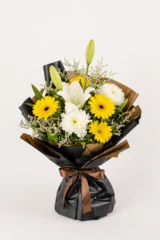 Buchet crizanteme si crini – imaginea 1